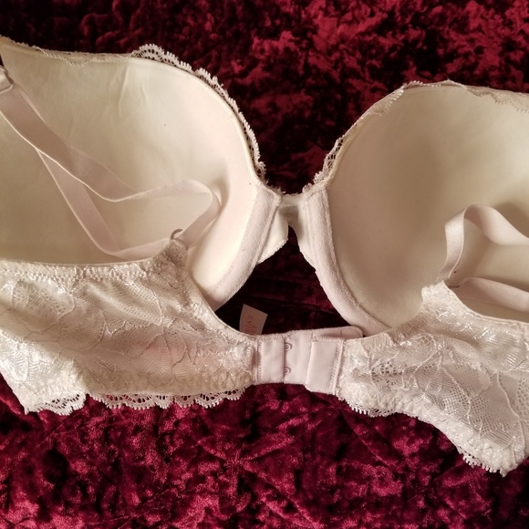 Limited ed. Victoria Secret rhinestone padded bra - Picture 4 of 8